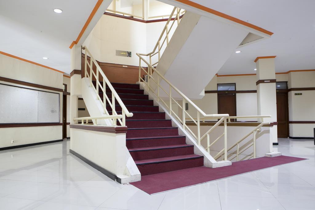 Reddoorz @ Cikutra 2 Hotel Bandung Bagian luar foto